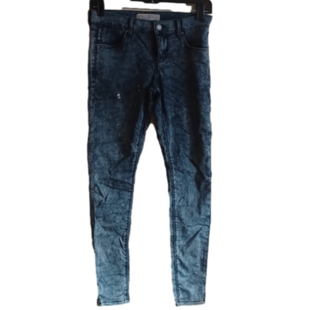 𝅺topshop Moto Leigh jeans. Size 26x30.Some paint distressing too.